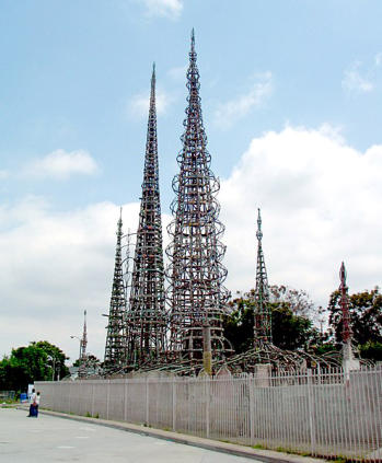 Source: https://commons.wikimedia.org/wiki/File:Watts-towers.jpg